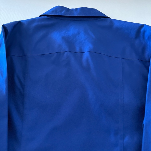 Chico’s No Iron Royal Blue Button Down Long Sleeved Button Cuff Shirt 2 - Picture 8 of 15